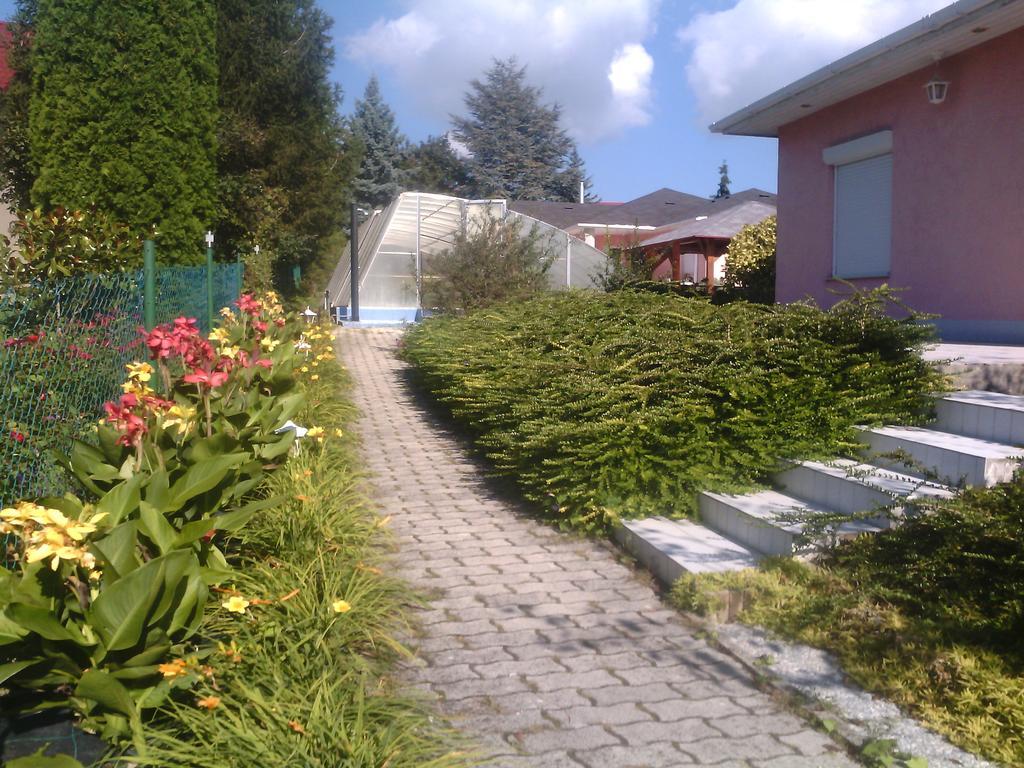 Feszek Apartmanhaz Vonyarcvashegy Luaran gambar