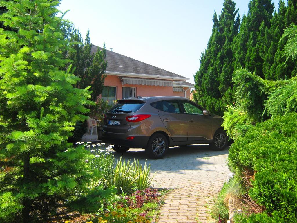 Feszek Apartmanhaz Vonyarcvashegy Luaran gambar