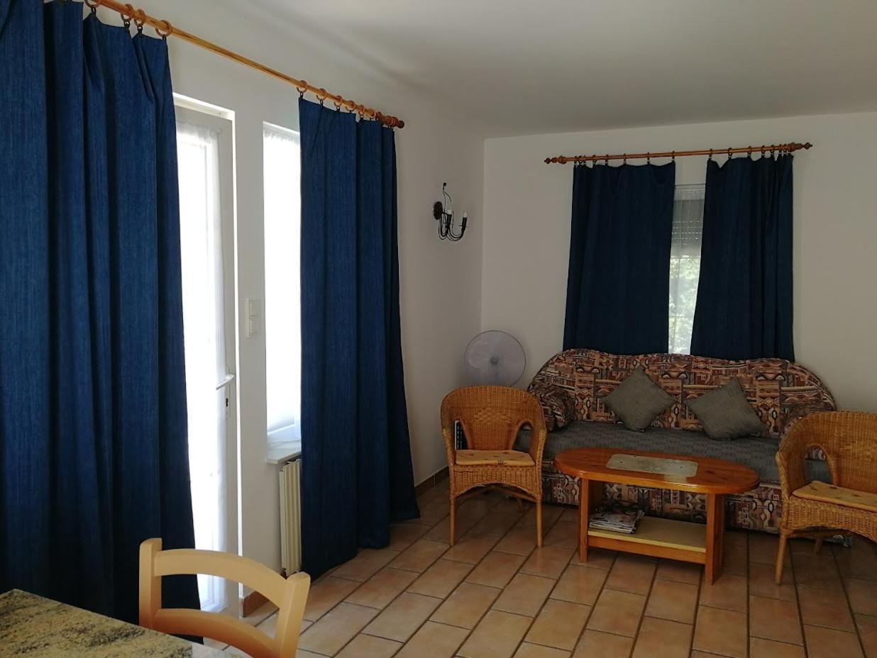 Feszek Apartmanhaz Vonyarcvashegy Luaran gambar